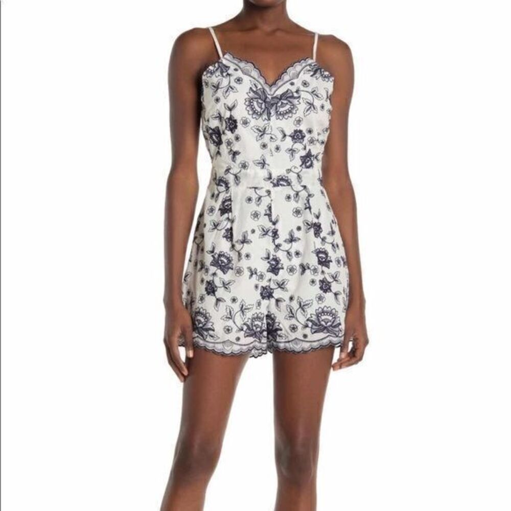 Blu Pepper floral white embroidered romper sz M